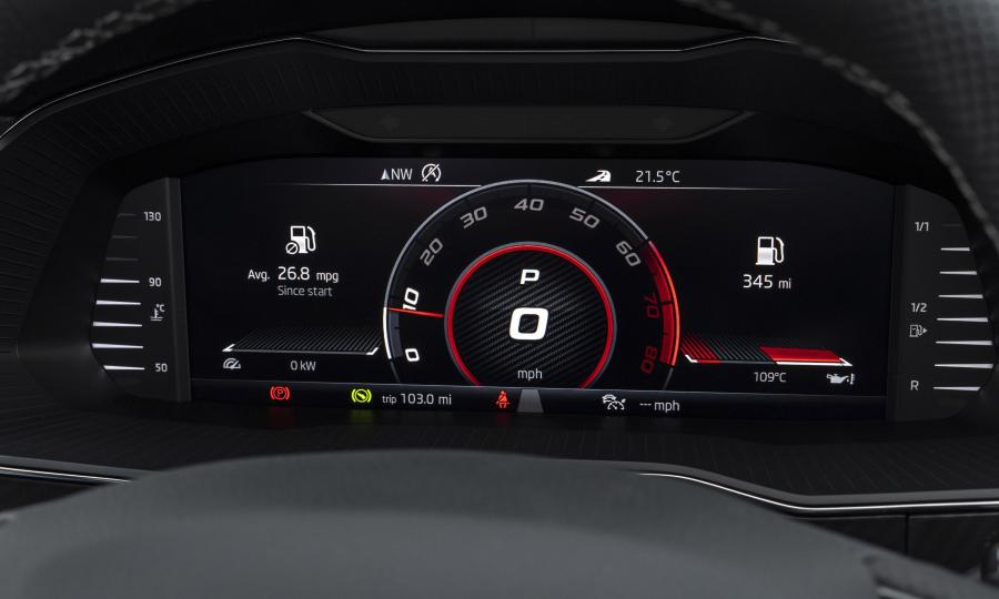 Панель приборов Skoda Superb Combi 4x4 SportLine 2019 года  (UK) (фото 15 из 34)